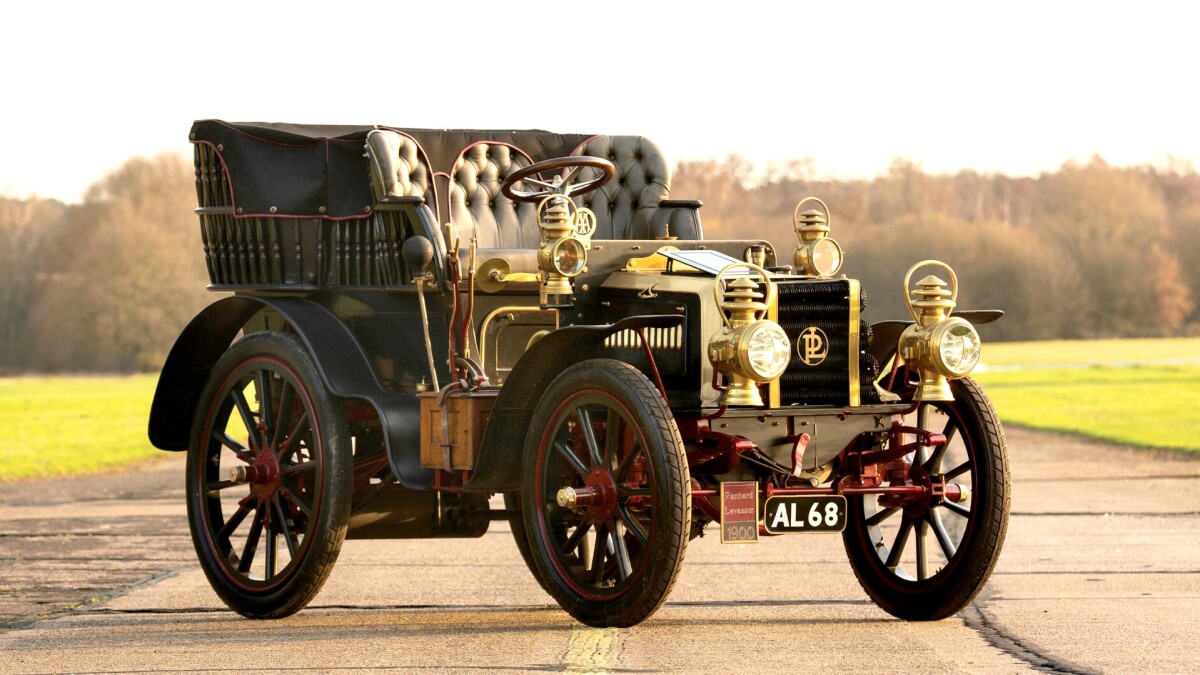 1900 Panhard et Levassor 16 HP Rear Entrance Tonneau | Auction Link: RM-Sotheby's | Estimate: €275.000 - €325.000