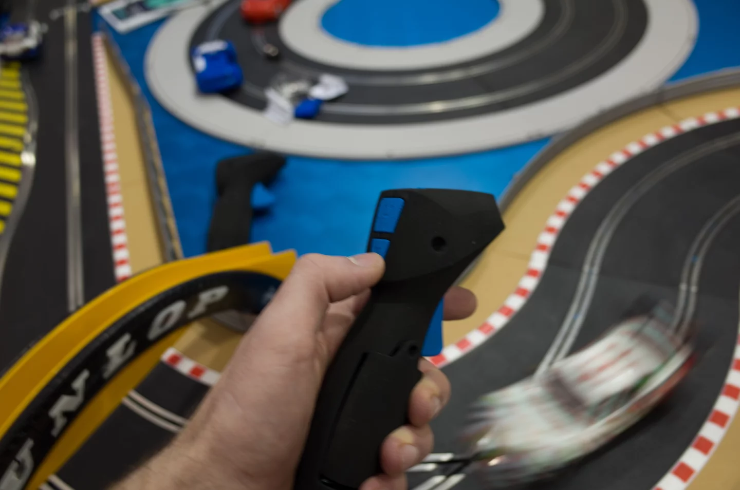 Scalextric RCS Air and Scalextric RCS Pro will come with new wireless hand throttles