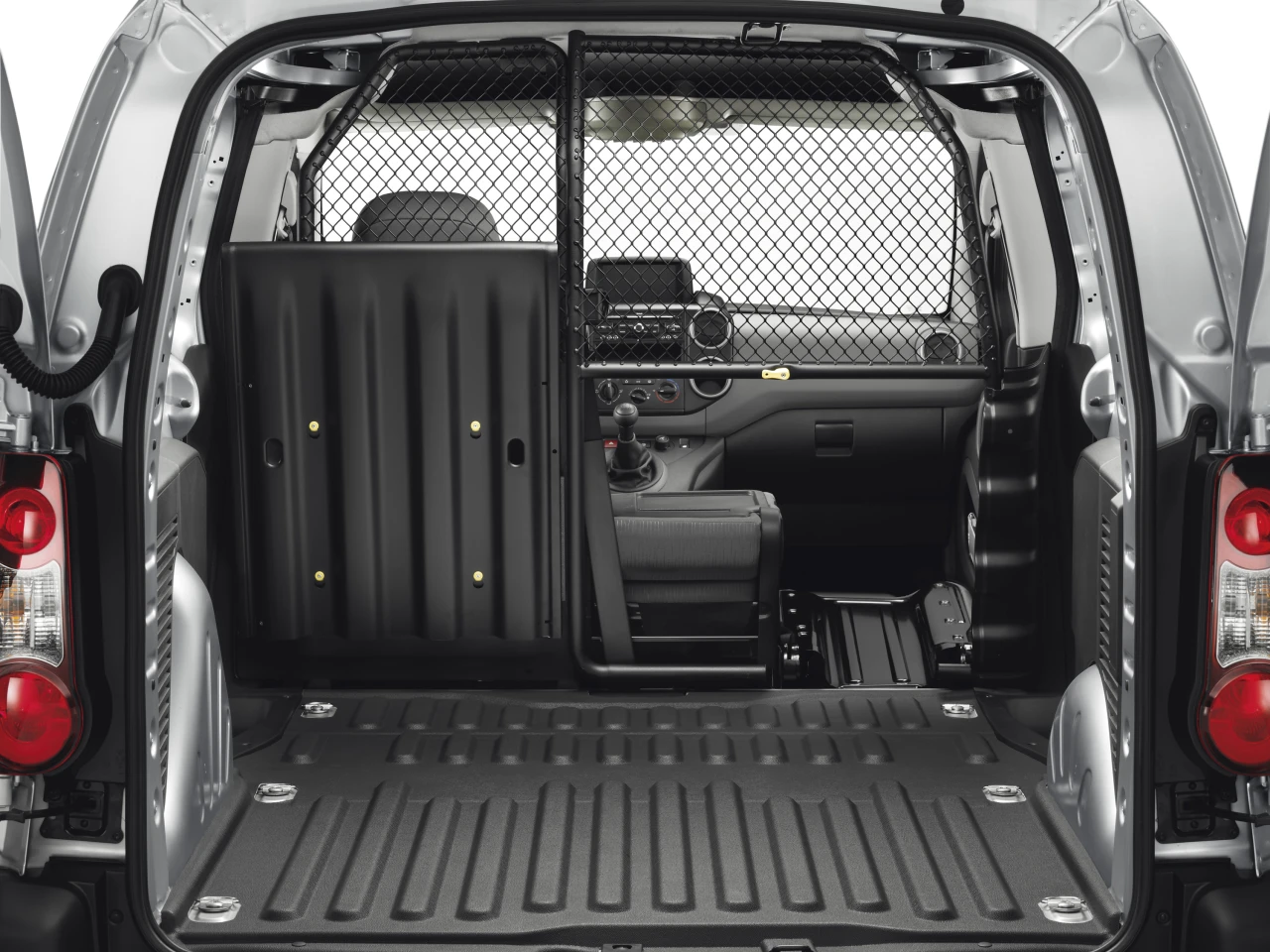 The Partner's hallmark Multi-flex bench seat can seat three people up front and allows the load volume to be significantly increased when folded