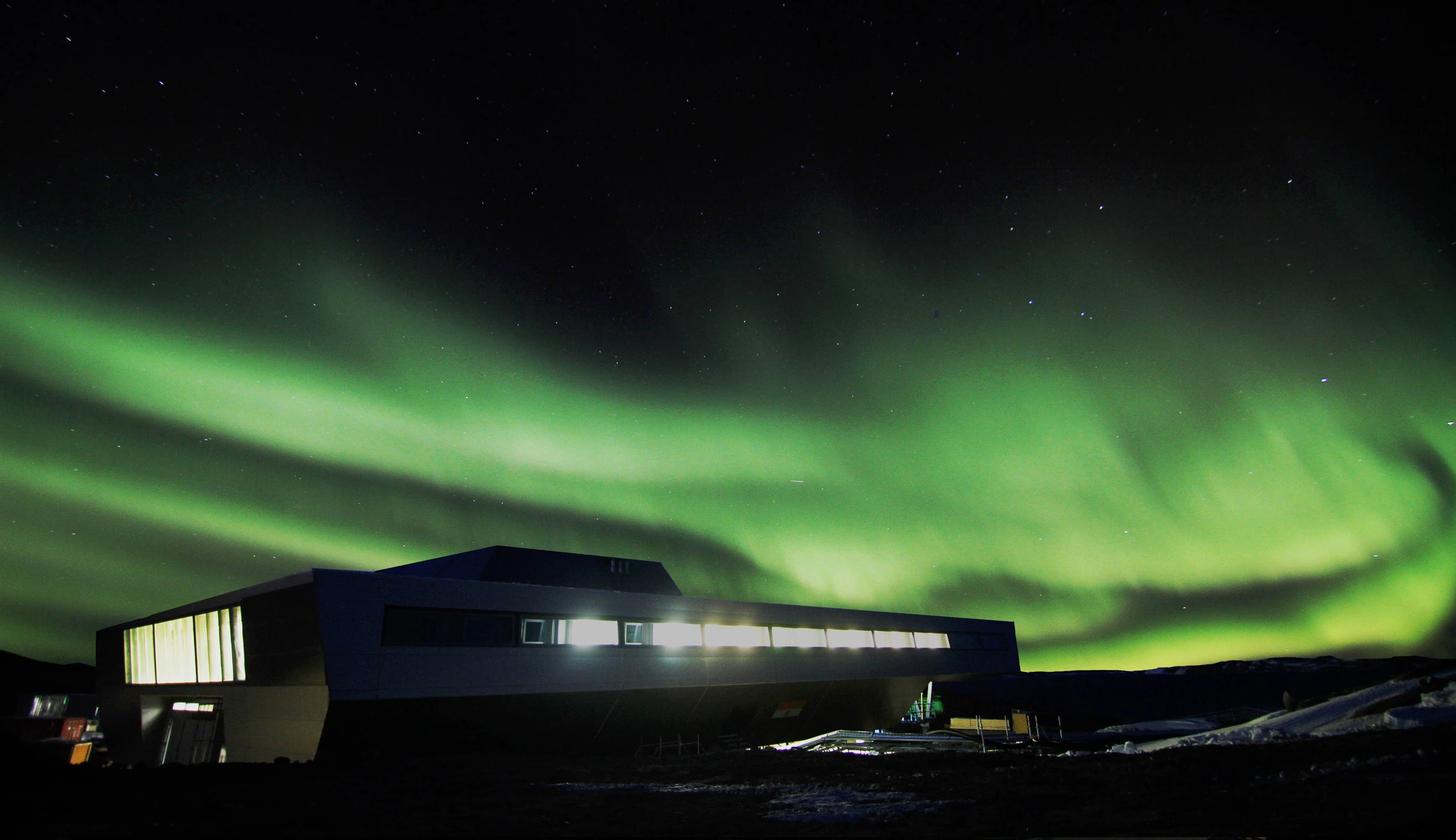 Solar power was ruled out due to the long Antarctic winter's dearth of sunlight (Photo: bof artchitekten)