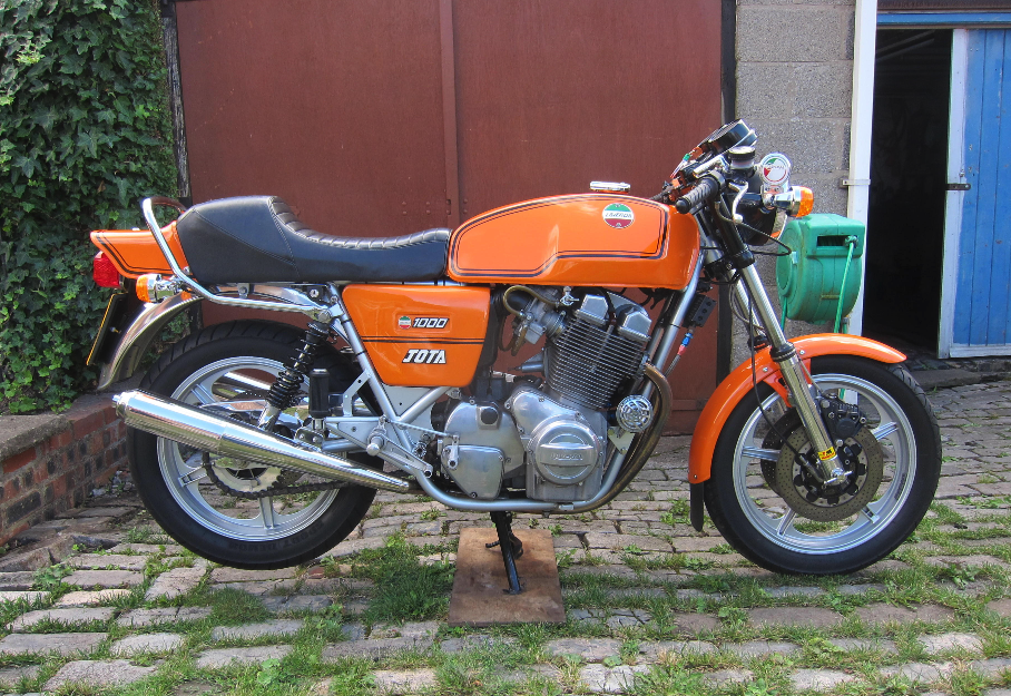 The Laverda Jota 1000 gave little away to the Japanese superbikes of the day at the top end, with the thunderous mid-range of the 1000cc three cylinder making it particularly potent on the racetrack. The Jota won the British Avon Production series in 1976, 1978, 1979 and 1980. Accordingly, the $20,420 (£15,525) buy price for this bike represents incredible value given the rarity of the bike. Auction Description