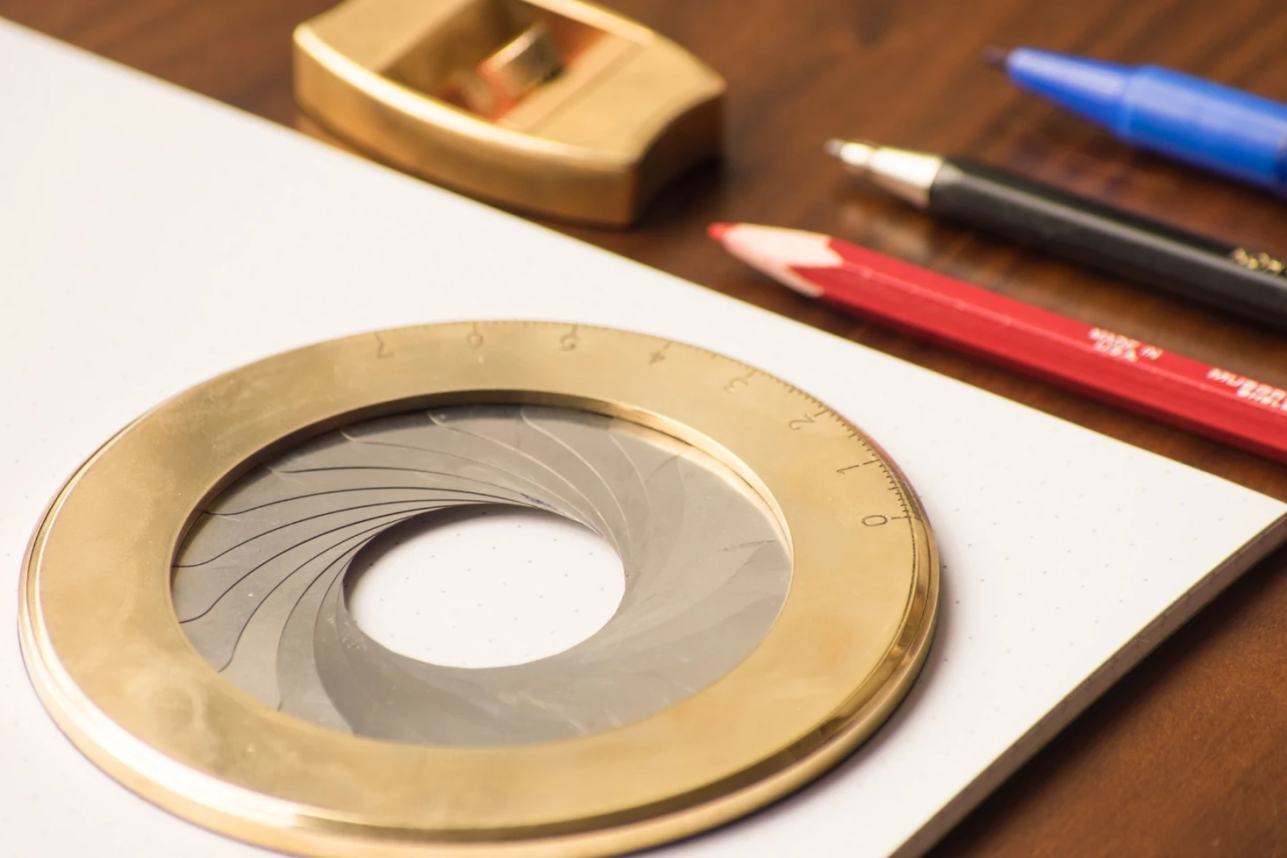 The Iris mechanism consists of 20 spring steel leaves
