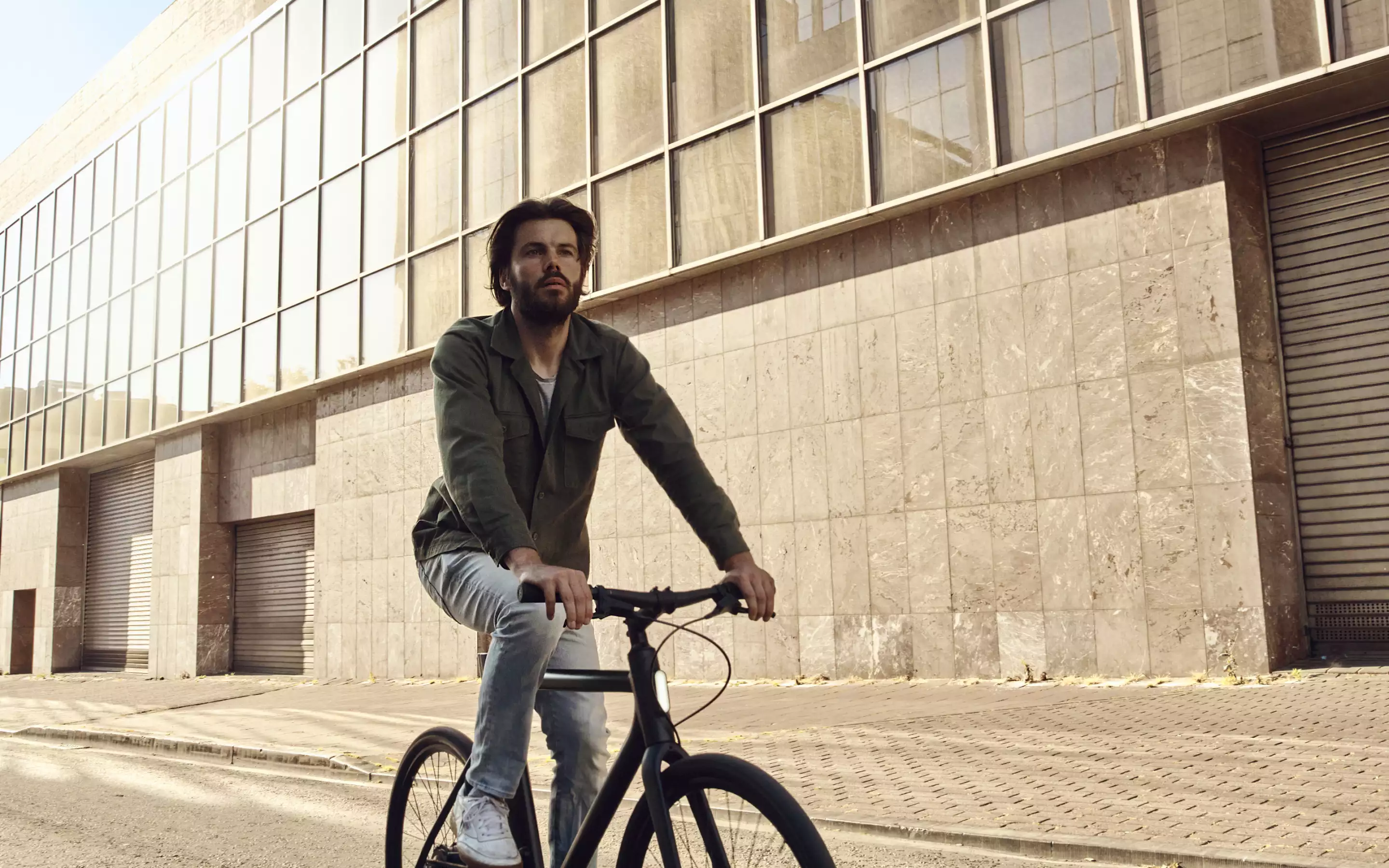 Cowboy's Mobile Service is currently available in 24 European cities, and means that repair specialists can be called out to fix rides for free during the warranty period