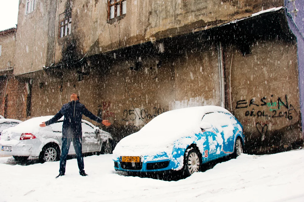 Wiebe Wakker and the Blue Bandit battling through the snow in Turkey