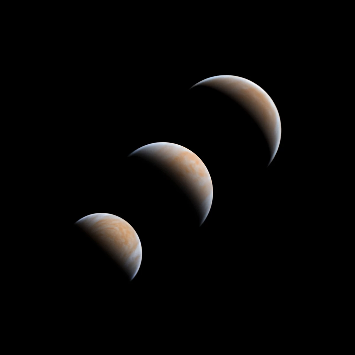 Planets, Comets & Asteroids Winner: On Approach © Tom Williams (UK).