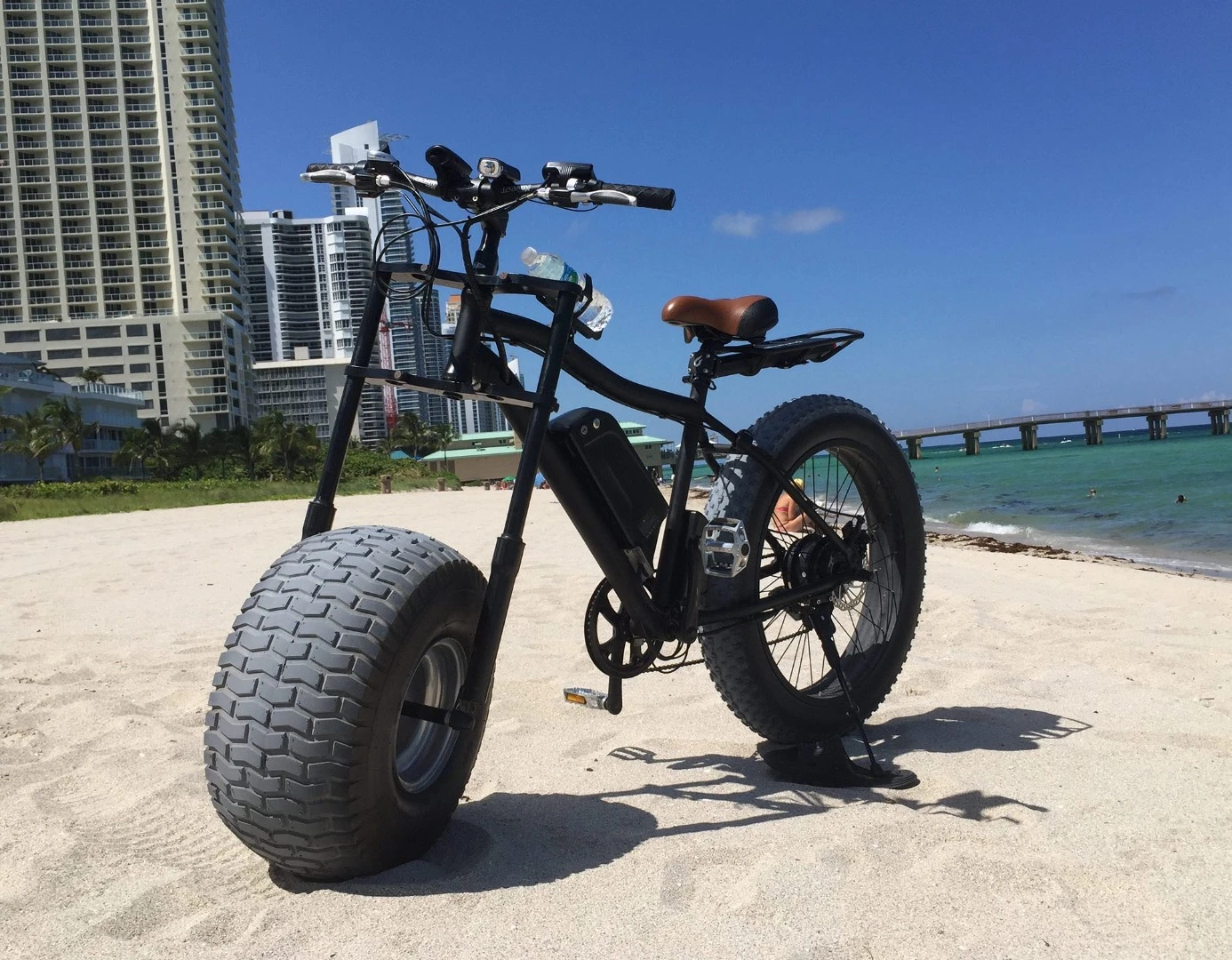 A 48-volt 9-Ah Samsung battery powers the Xterrain500's 500-watt/48-volt electric rear hub motor
