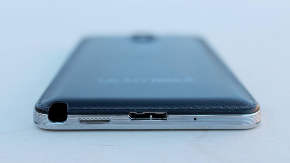 Bottom edge of the Note 3