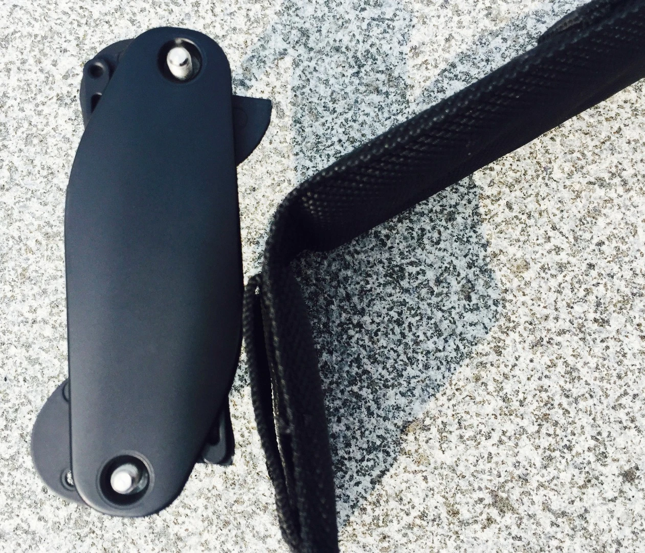 The Clip can be used with the Clip Pad to tuck into a pair of trousers