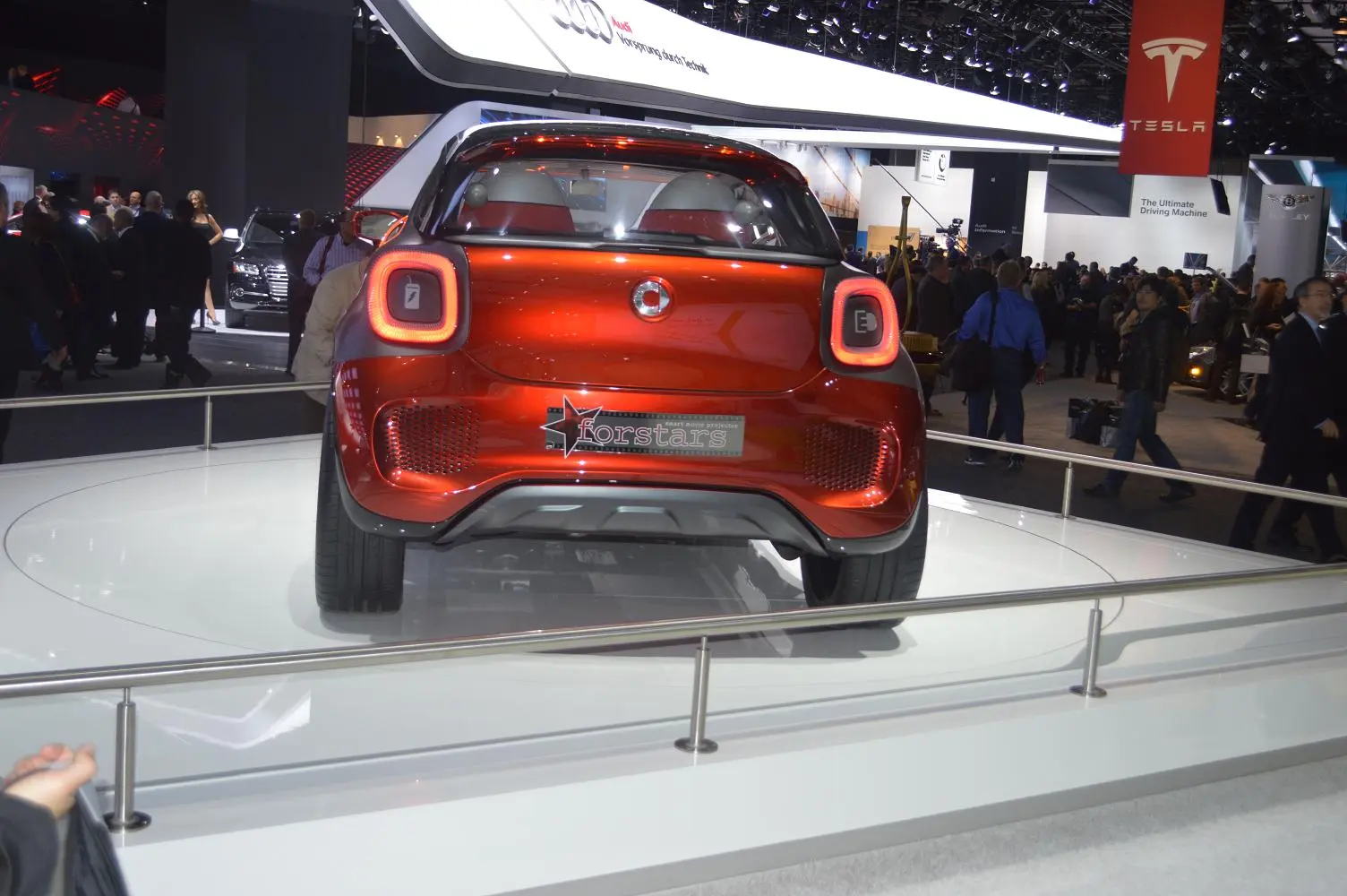 smart forstars takes the stage at the Detroit Auto Show (Photo: CC. Weiss/Gizmag.com)