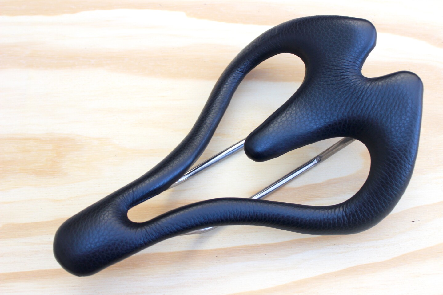 Designed in response to user requests, the Infinity Seat E2 is 1.25 inches (32 mm) shorter than the standard version