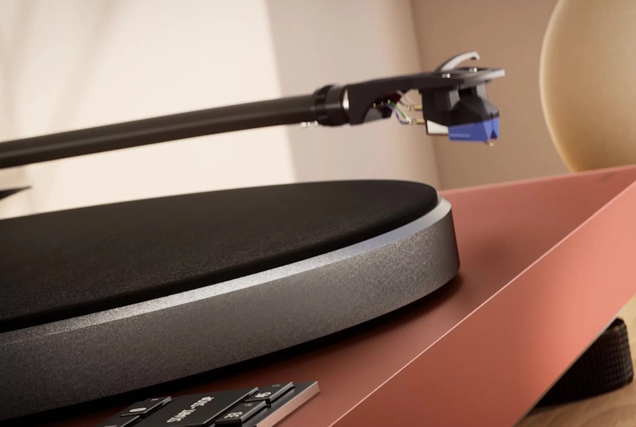 Tactile controls, 1.26-kg aluminum platter with reinforcing ribs and direct-mounted motor magnet, and an S-shaped tonearm with AT cartridge