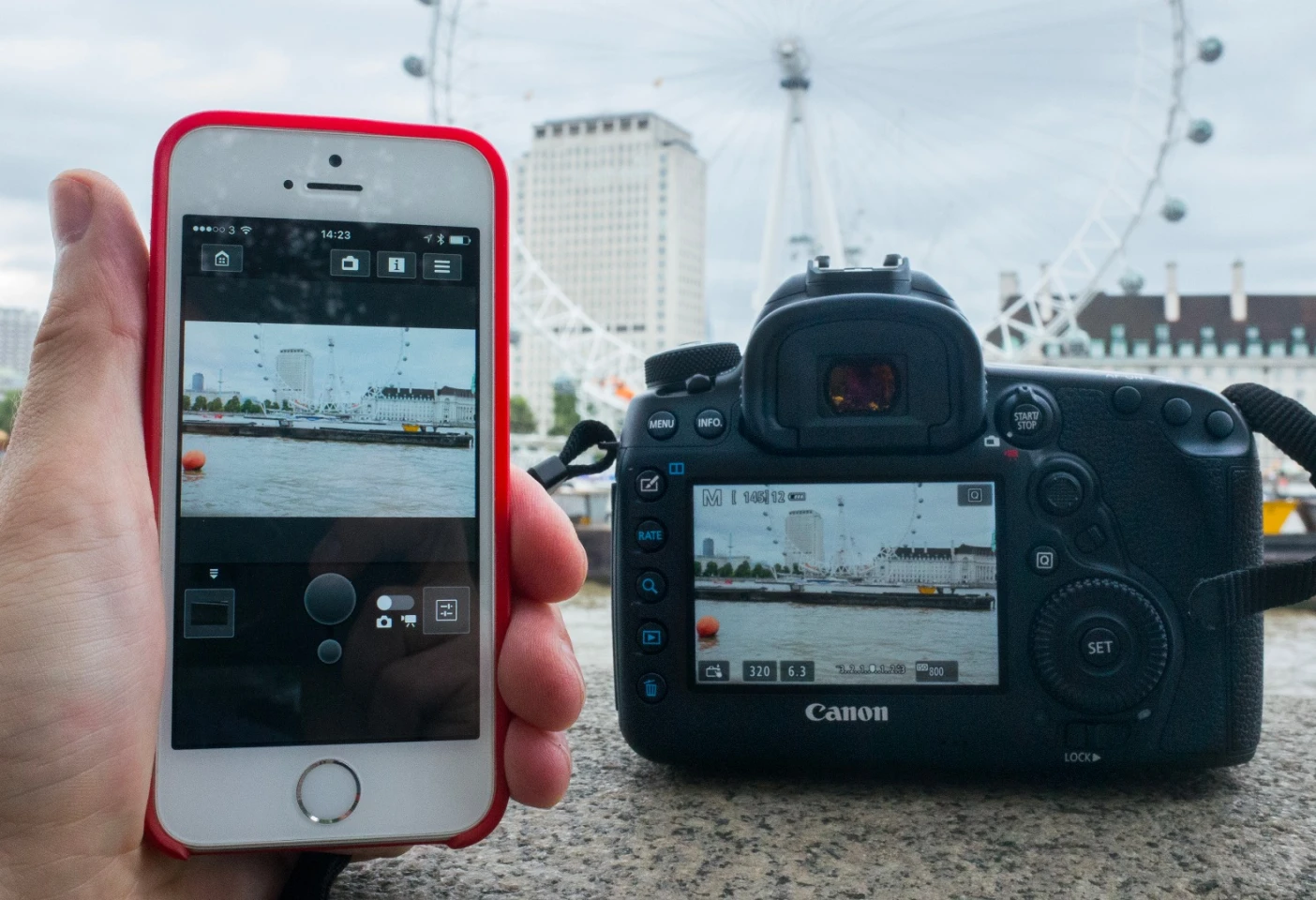 The built-in Wi-Fi on the Canon EOS 5D Mark IV allows for remote shooting and wireless transfer of content