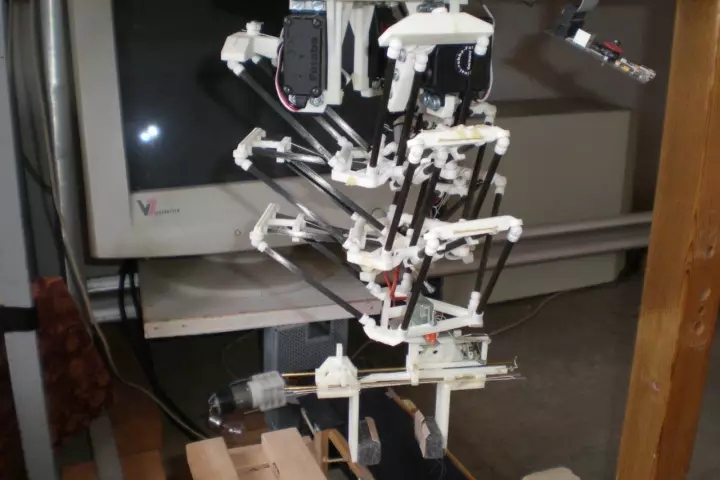 Double- and triple-delta robots are light and flexible, but take up little volume (Photo: Aad van der Geest)