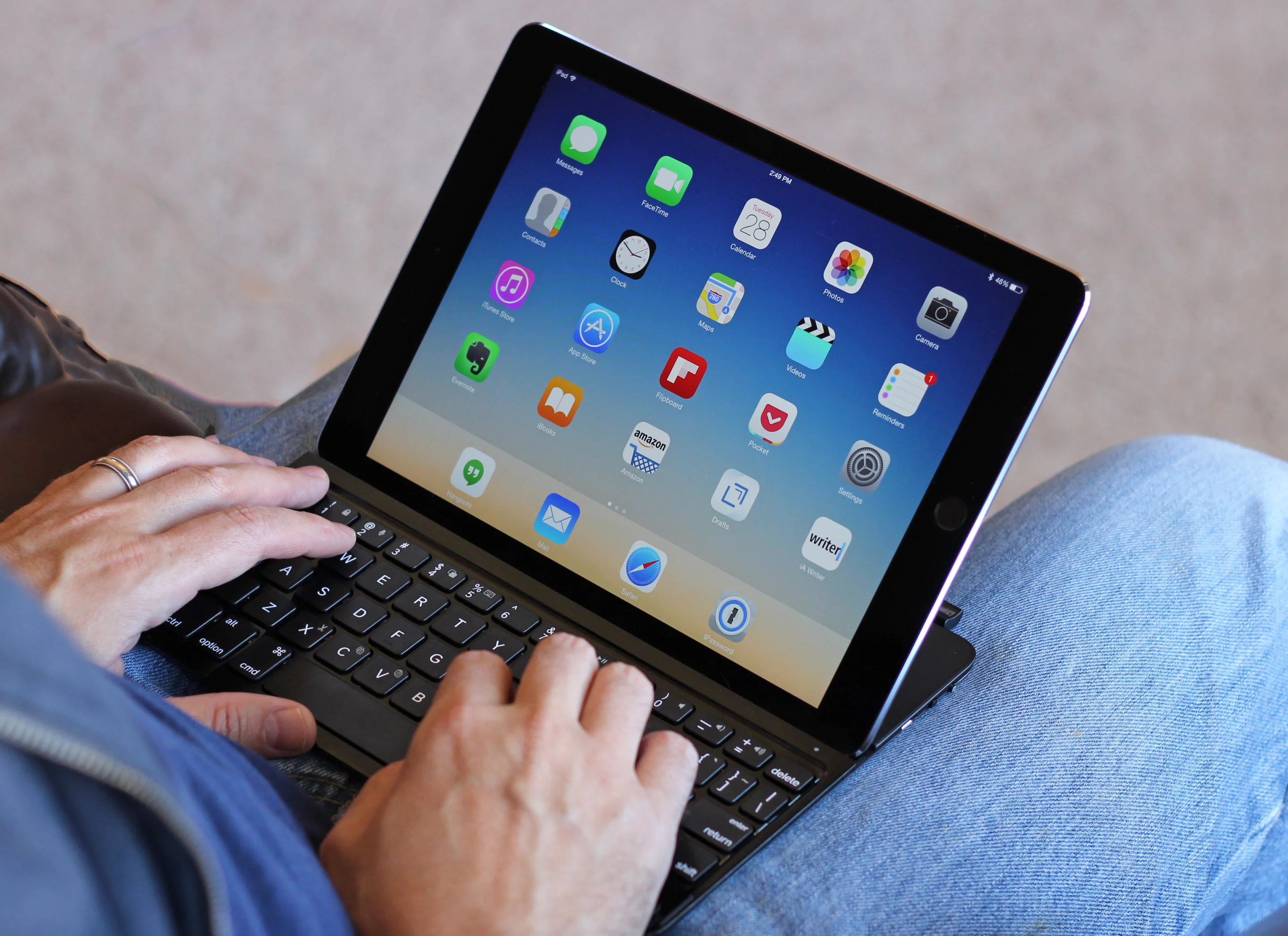 The iPad Air 2 as a faux laptop (Photo: Will Shanklin/Gizmag.com)