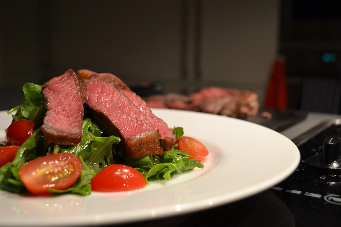 Steak cooked using the Codlo