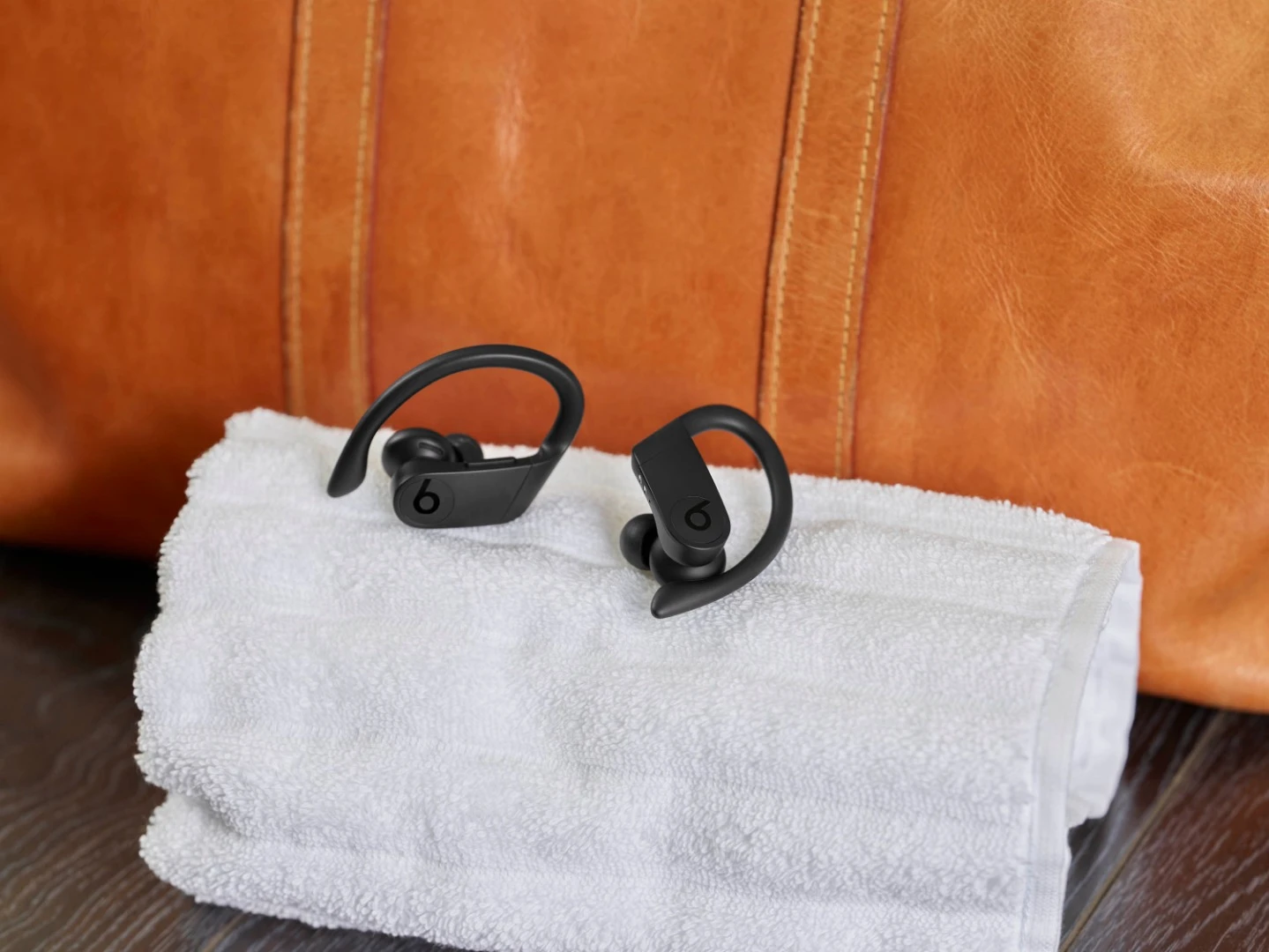 Beats has bounced into the world of truly wireless listening with its first set of truly cable-free earbuds