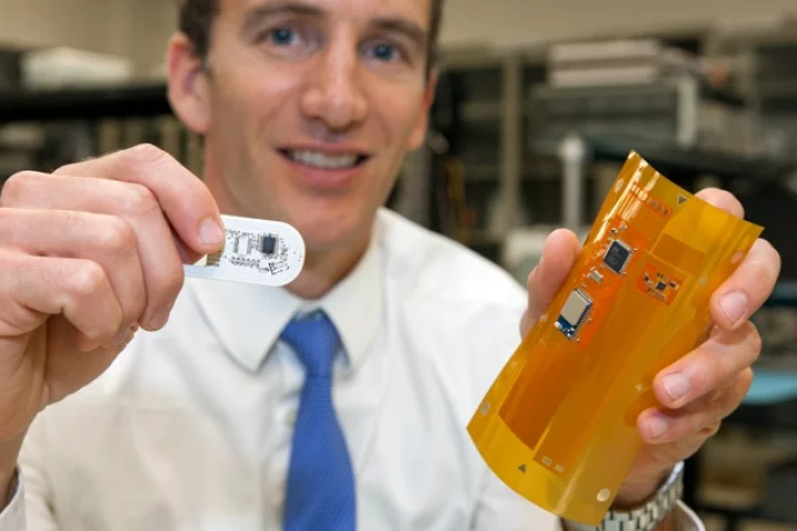 Prof. Jason Heikenfeld with the prototype patch (left) and the upcoming Bluetooth version (Photo: University of Cincinnati)