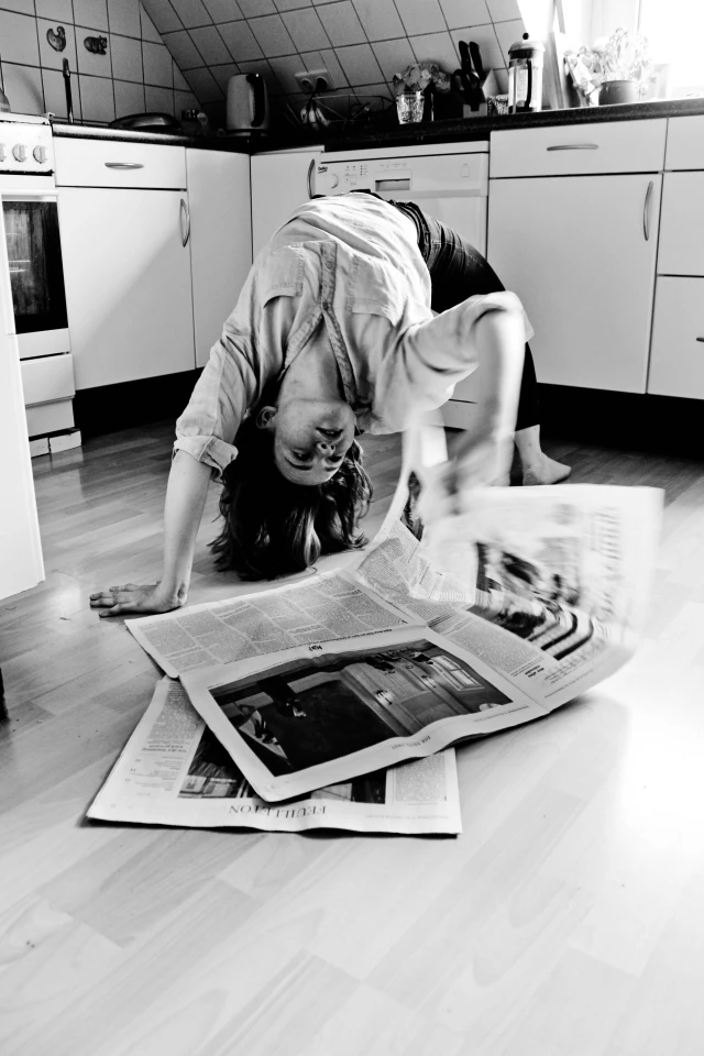 'Reading the newspapers'. Münster, Germany