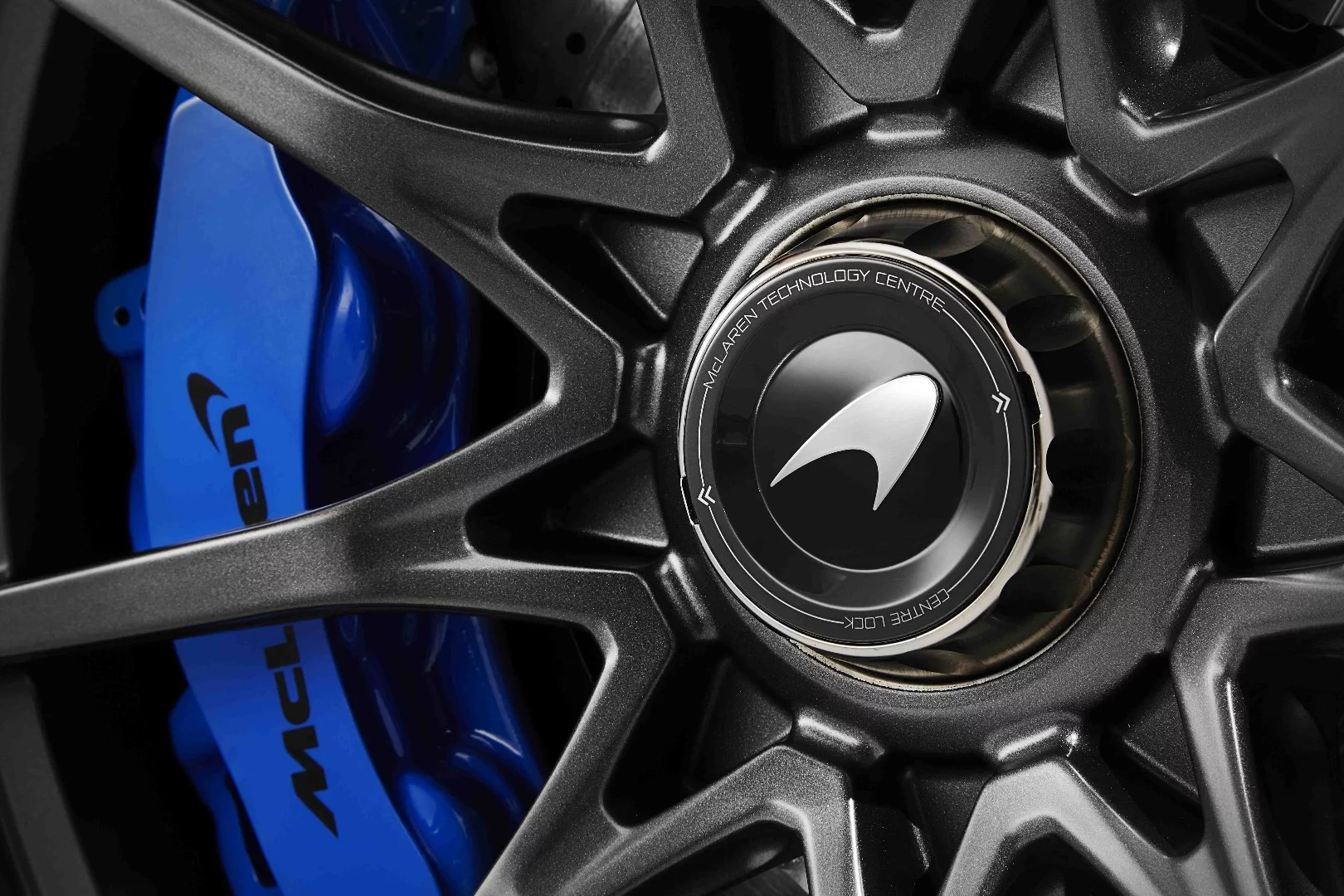 The McLaren Senna's center-lock wheels are wrapped in bespoke Pirelli P Zero Trofeo R and houses the car's carbon-ceramic brakes