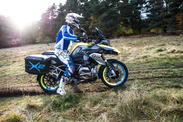 Wunderlich's 2WD BMW R1200GS LC: can go up to 20kmh on electric power alone