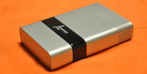 The portable LSI fuel cell (Photo: Lilliputian Systems Inc)