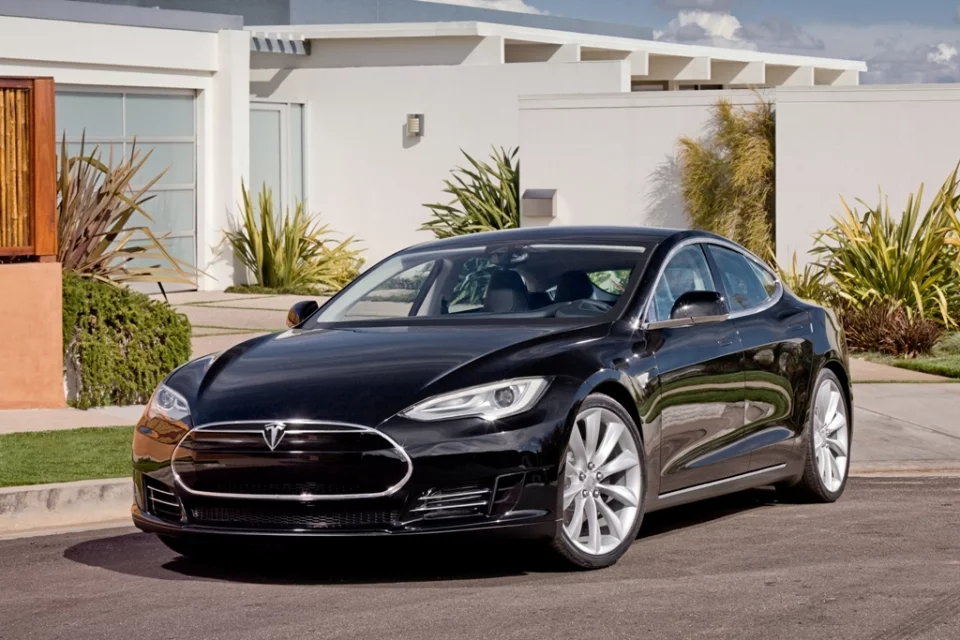 A Tesla Model S that did not have a battery fire (Photo: Crixxor)