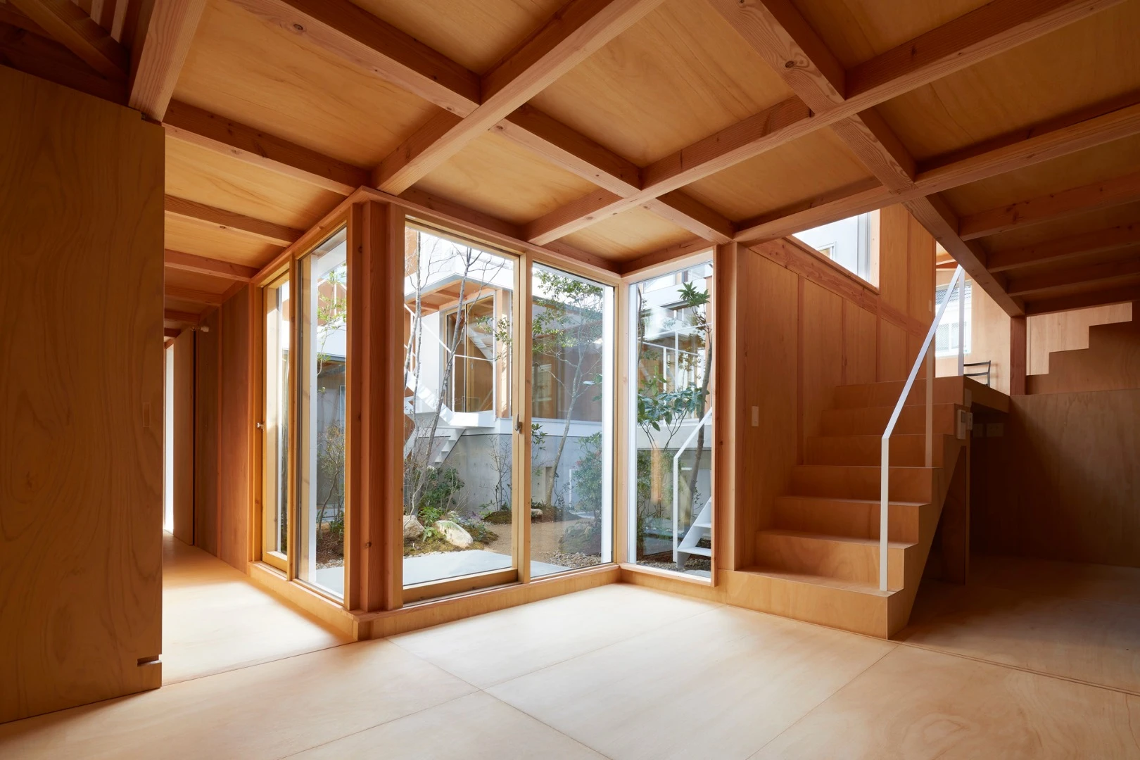 Large floor-to-ceiling windows, shallow balconies and uncluttered spaces reinforce this relationship between interior and exterior of the Loop House