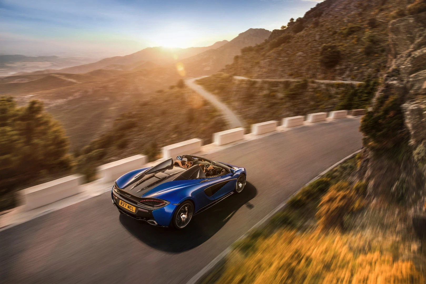 The tonneau cover on the 570S Spider can be finished in carbon fiber