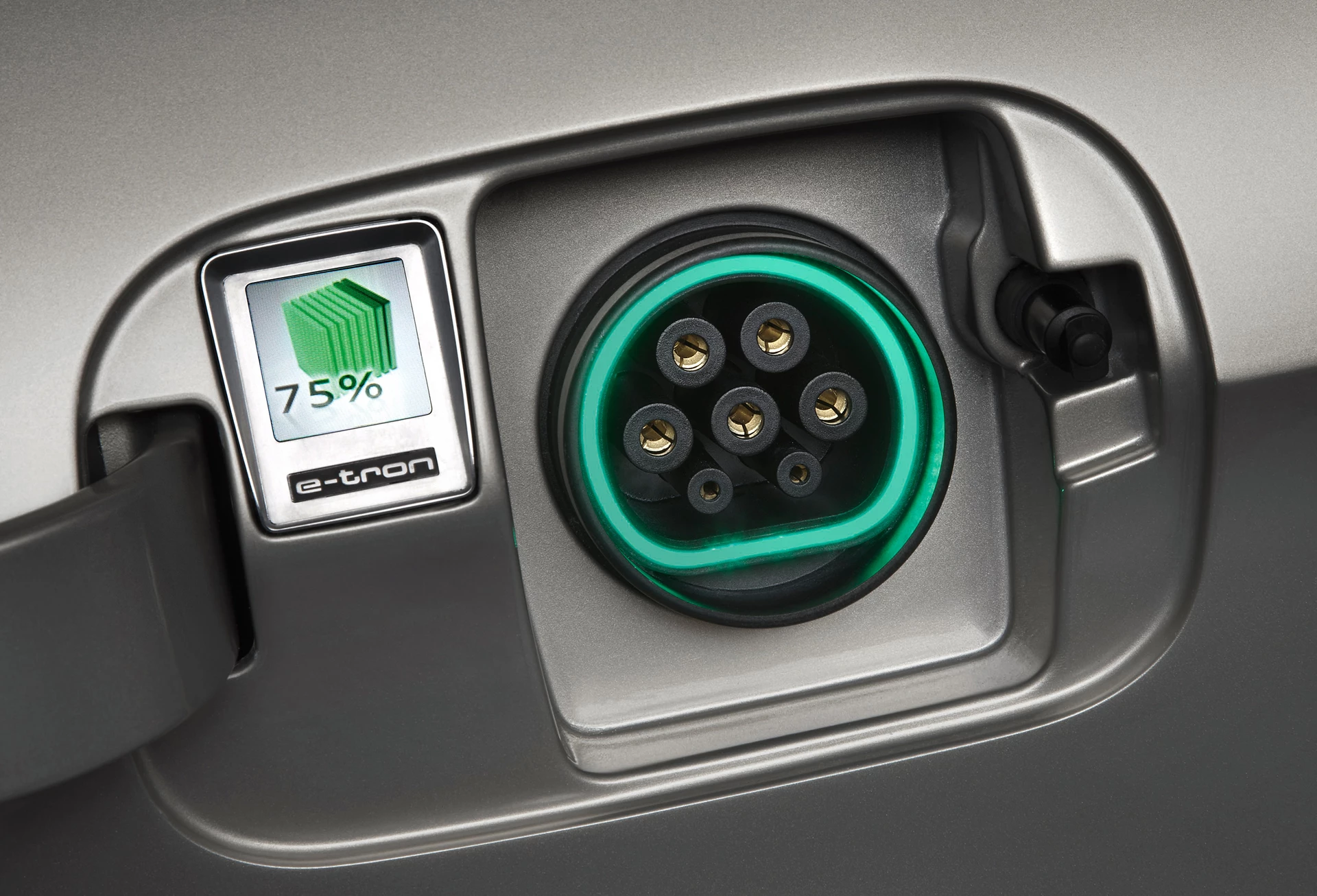 A fuel gauge at the plug of the e-tron makes life easier for motorists