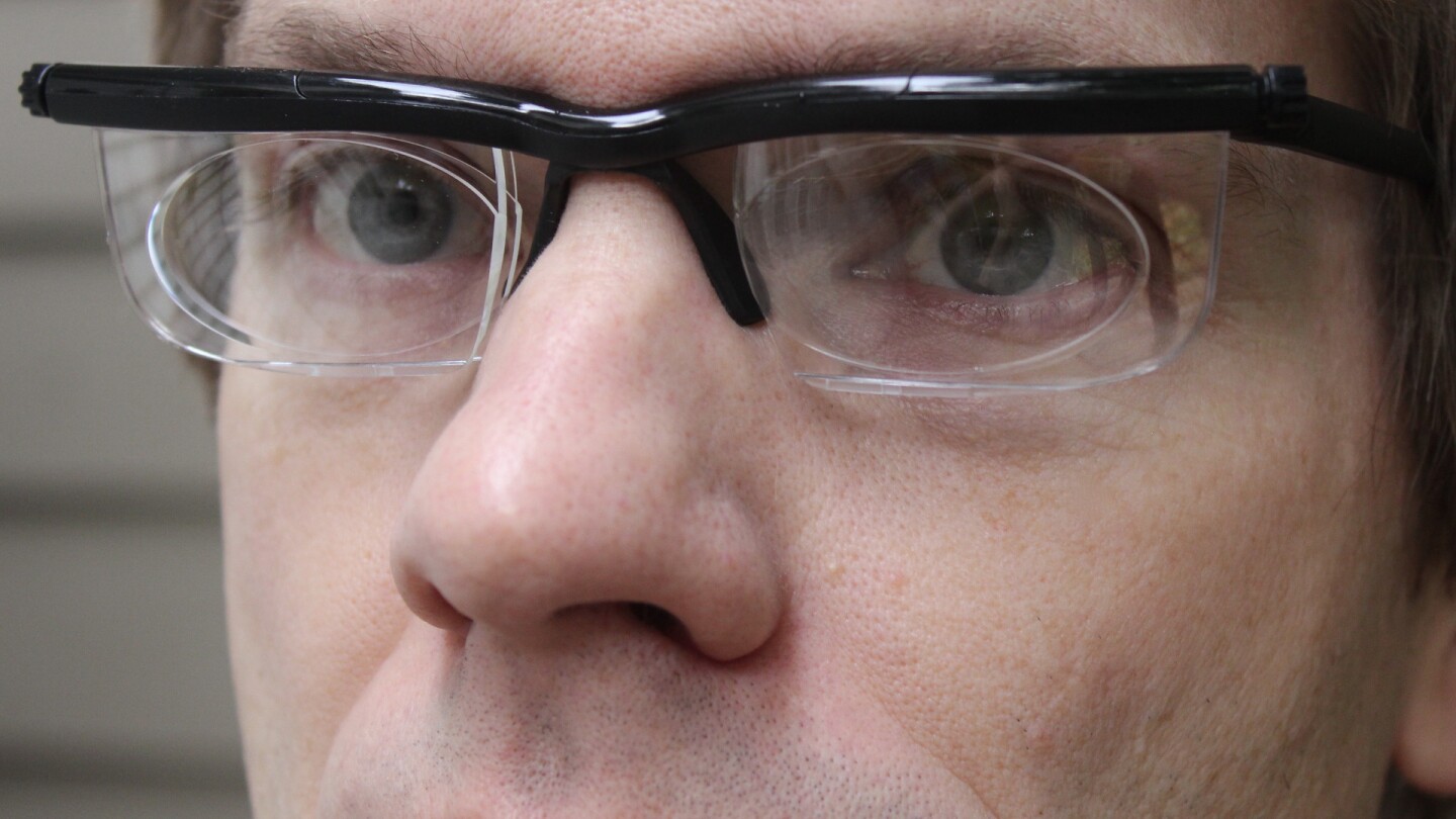 Review Adlens Adjustables glasses change focus to suit the user