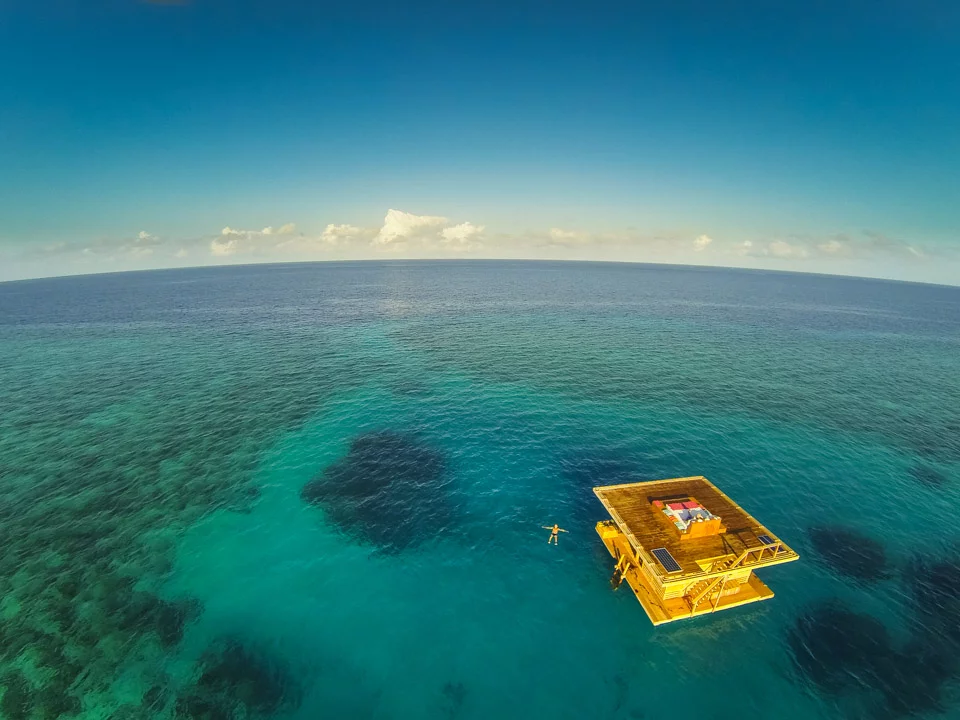 The floating hotel room is actually situated in the center of a blue hole, an area of the coral reef approximately 50 m (164 ft) wide where the sea drops to 12 m (39 ft) deep during high tide (Photo: Jesper Anhede)