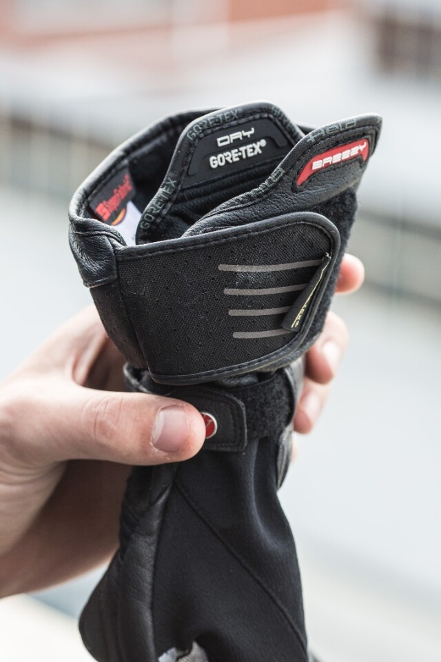 Held Air n Dry gloves: select your comfort level - top chamber for Gore-Tex waterproof, bottom chamber for thin, ventilated feel