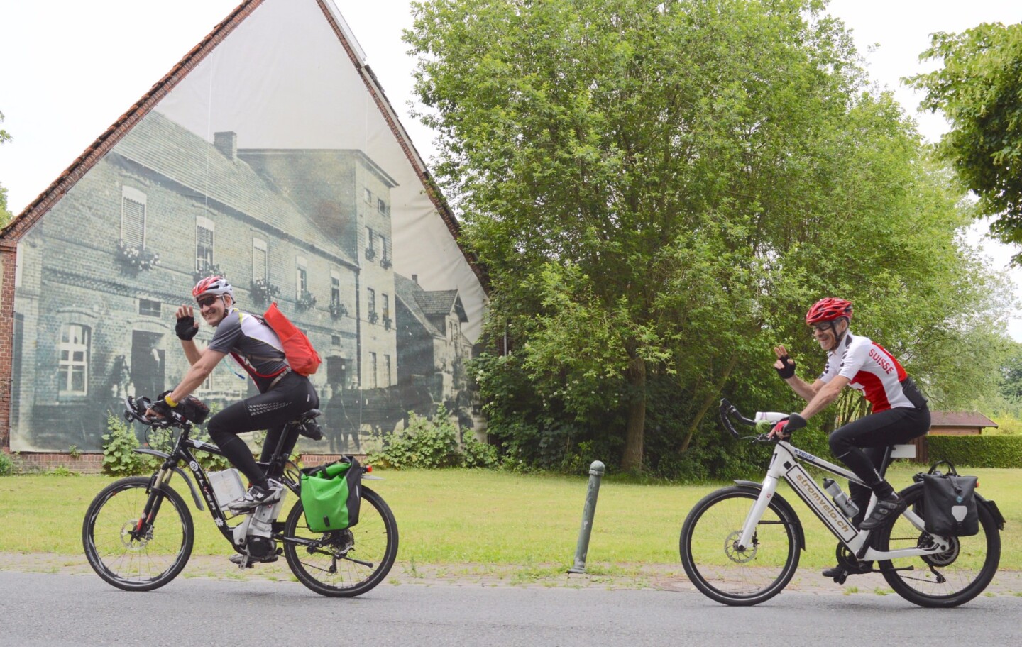 Beat (left) and Rolf (right) on their electric bicycles
