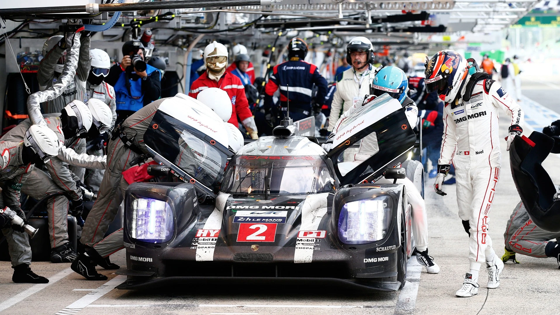 A quick driver change for the #2 919 Hybrid