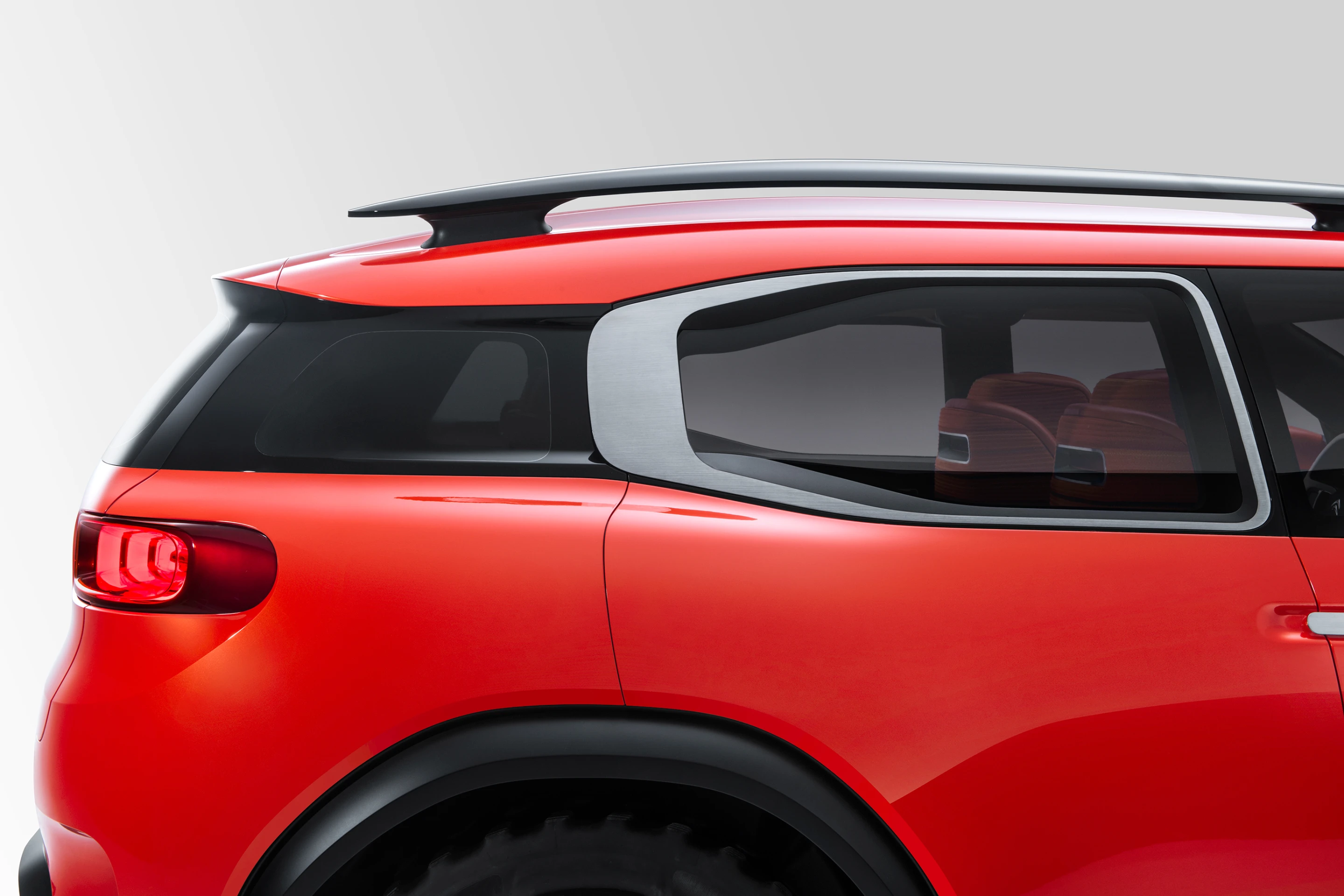 The set of chrome-wrapped Air Signs help enhance aerodynamics
