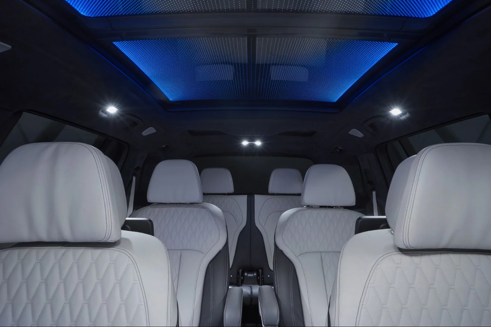 2019 BMW X7: mood lighting even in the sunroof