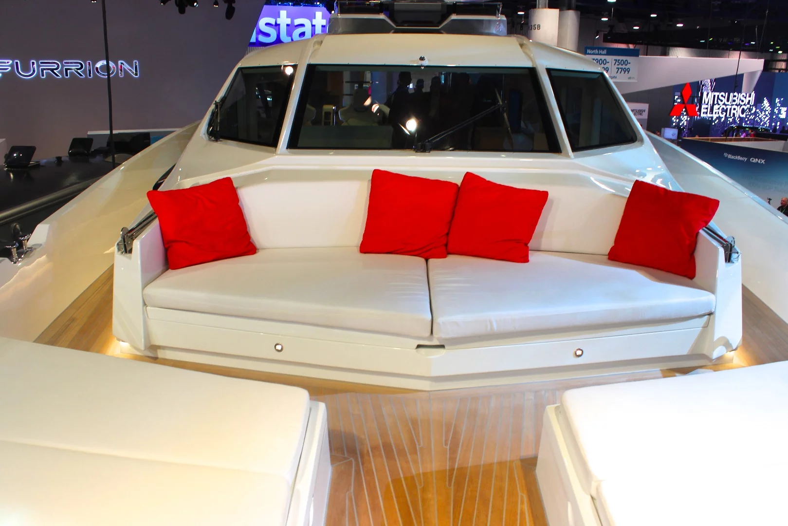 Foredeck lounge seating