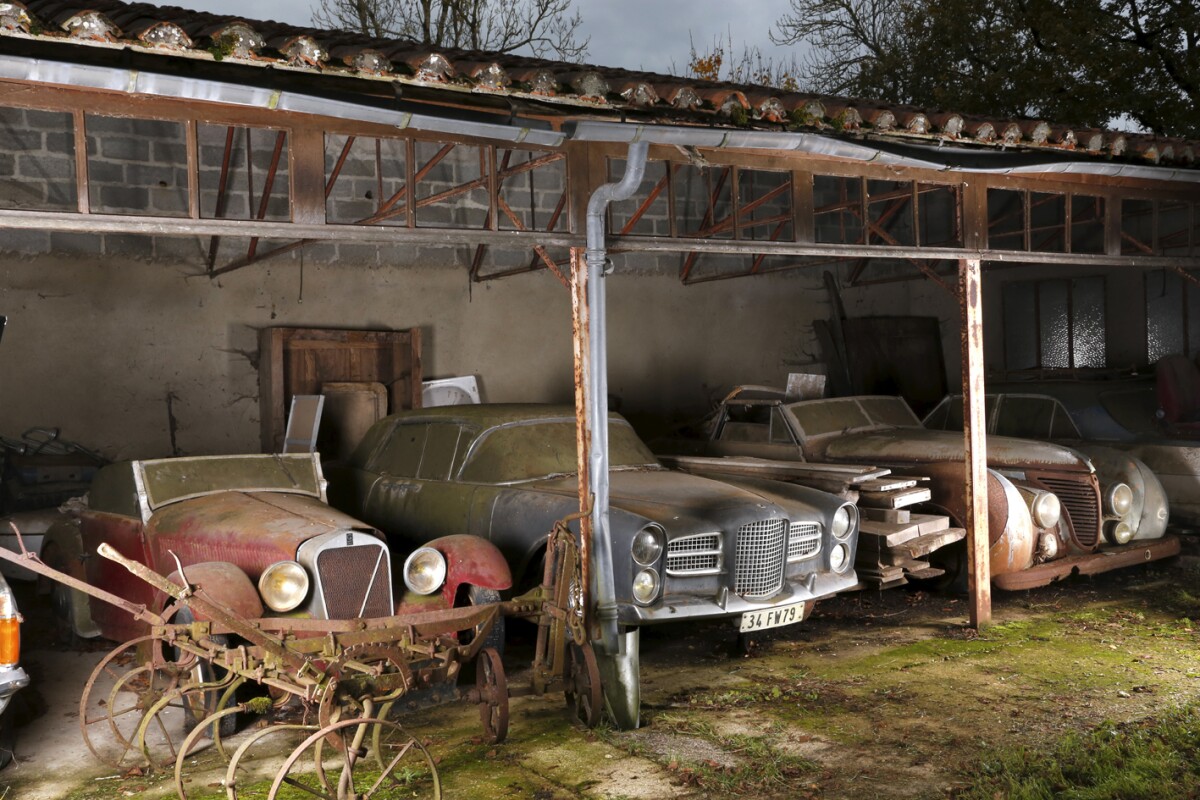 Abri 1 avec Facel Vega Excellence et Talbot Lago T26 cabriolet Saoutchik ex-Roi Farouk, Collection Baillon -® Artcurial.jpg