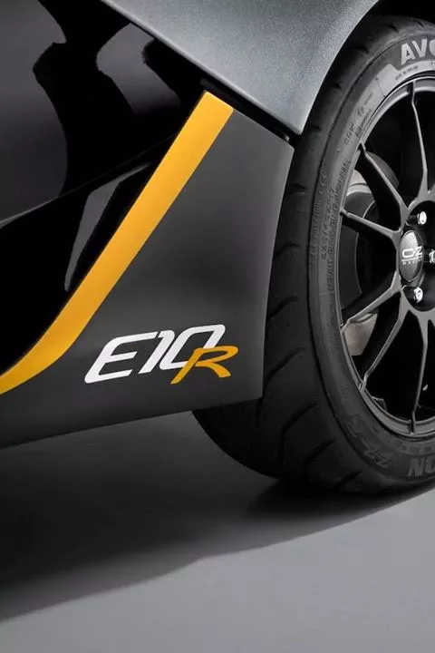 Zenos has taken the carbon-composite cabin and the aluminum spine from the slower cars and applied it to the R