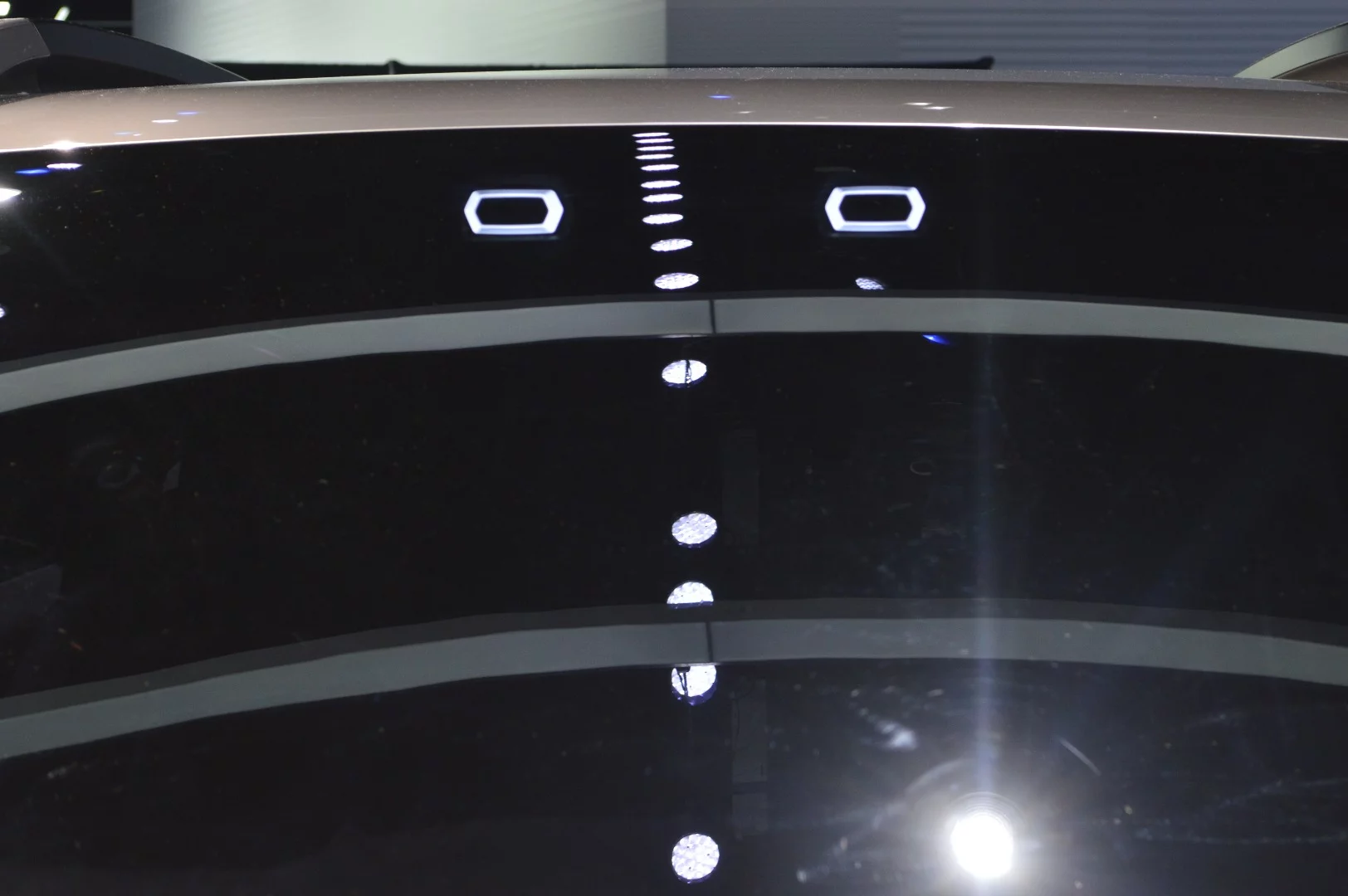 Twin cameras on the Viziv-7