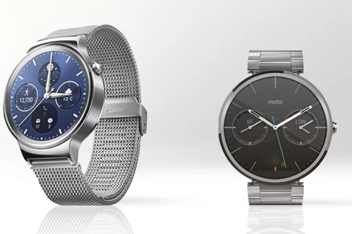Gizmag compares the features and specs of the Android Wear-running Huawei Watch (left) and Moto 360