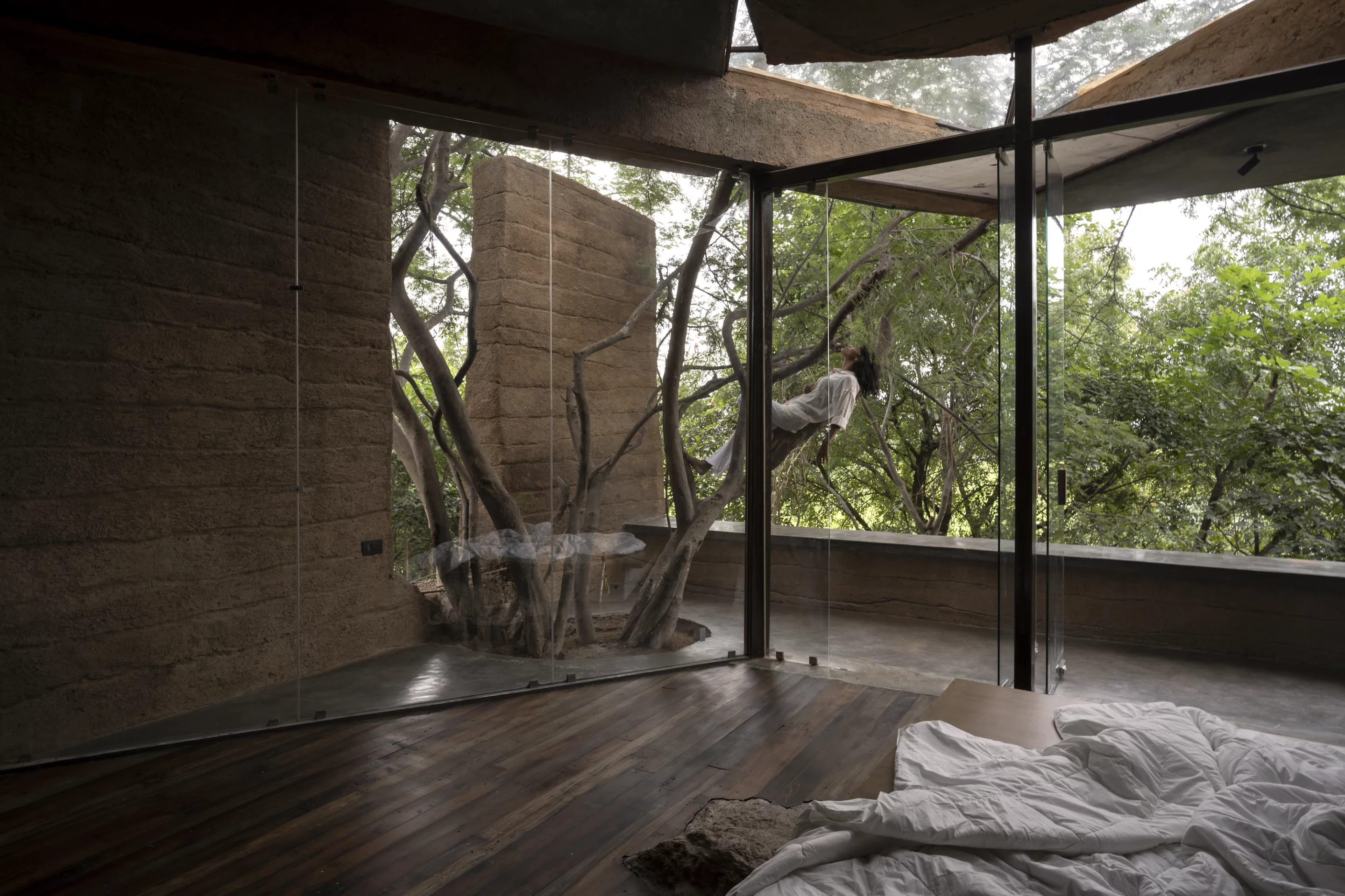 Chuzhi features very generous glazing, including its walls and roof, which helps fill the interior with natural light