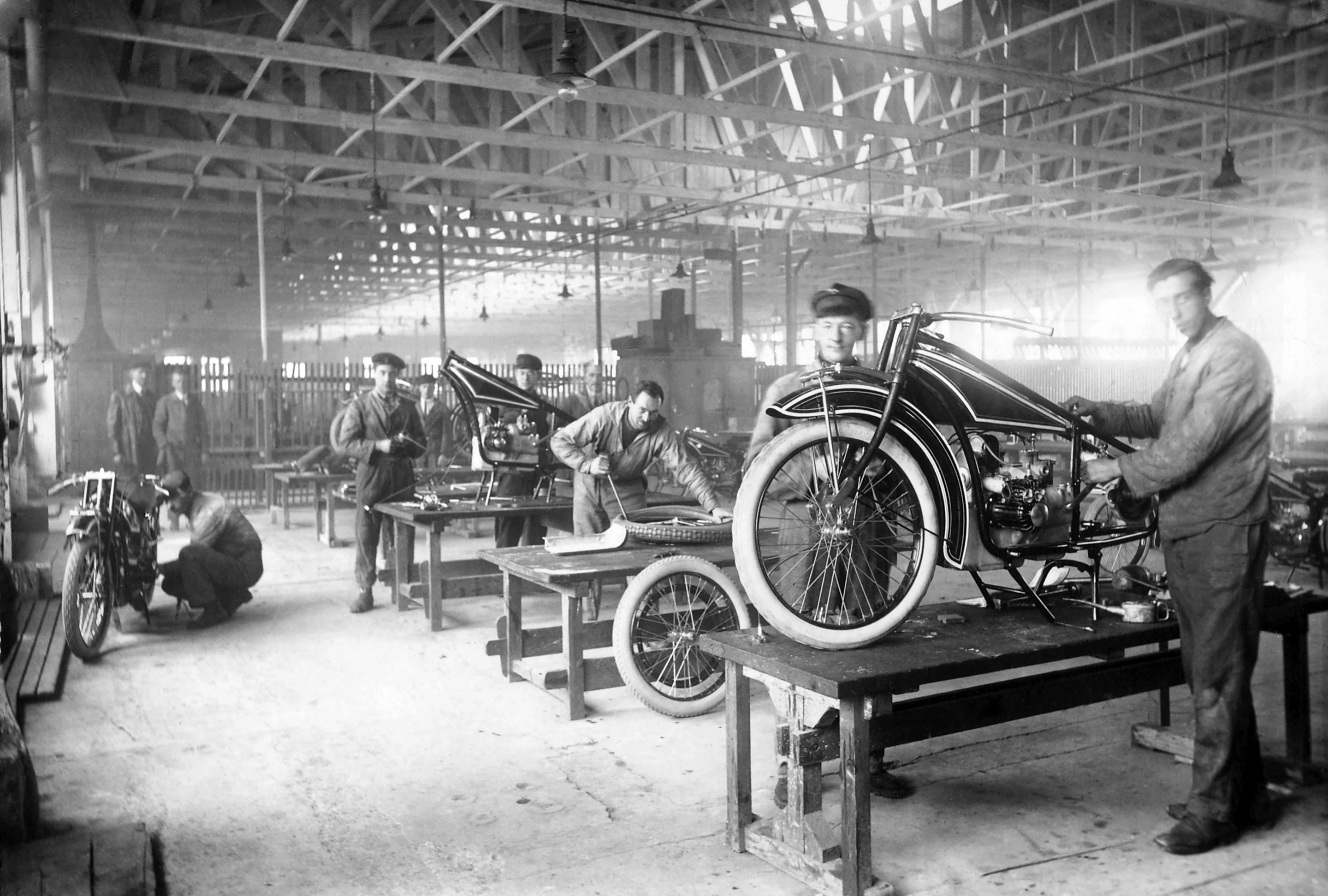 Production of the 500cc R32 began in 1923. A top speed of less than 100 km/h might seem docile these days, but at the time, it was a genuine speedster and established a sporting reputation for the fledgling BMW marque