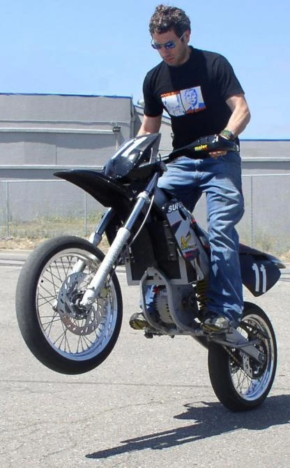 Folks, don't try this at home, at least not without a helmet - note the direct drive from the crankshaft to the rear wheel.