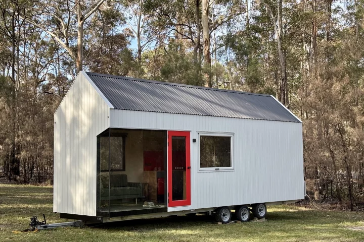 The Eire is based on a triple-axle trailer and is finished in painted timber and corrugated steel
