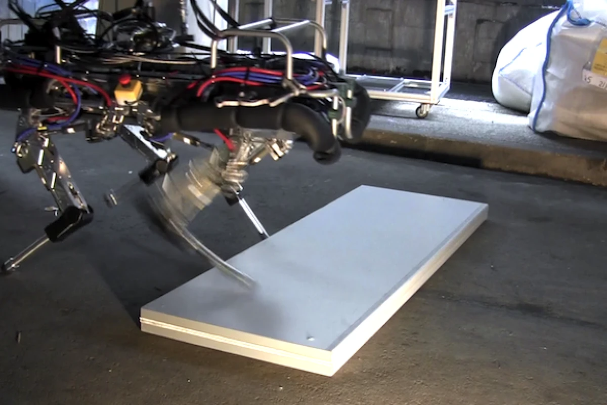 The Italian Institute of Technology's HyQ quadruped robot steps over an unseen obstacle automatically using its new step reflex algorithm
