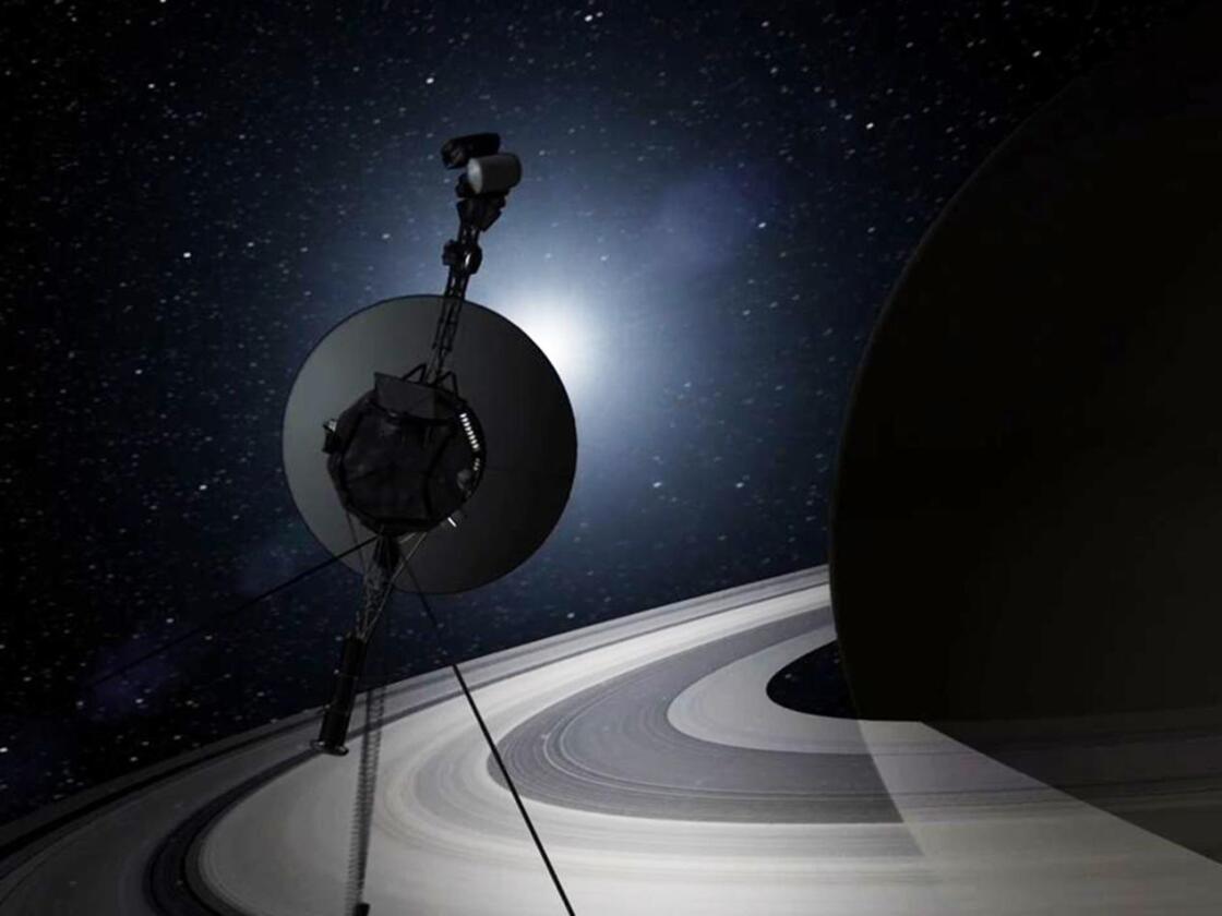 Artist's impression of Voyager 1 passing Saturn (Image: NASA)
