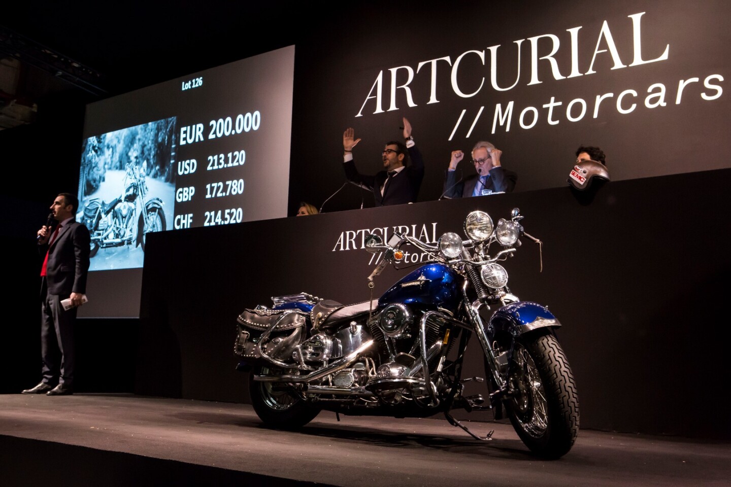 Johnny Hallyday's 1989 Harley-Davidson set a world record and is covered extensively in this article