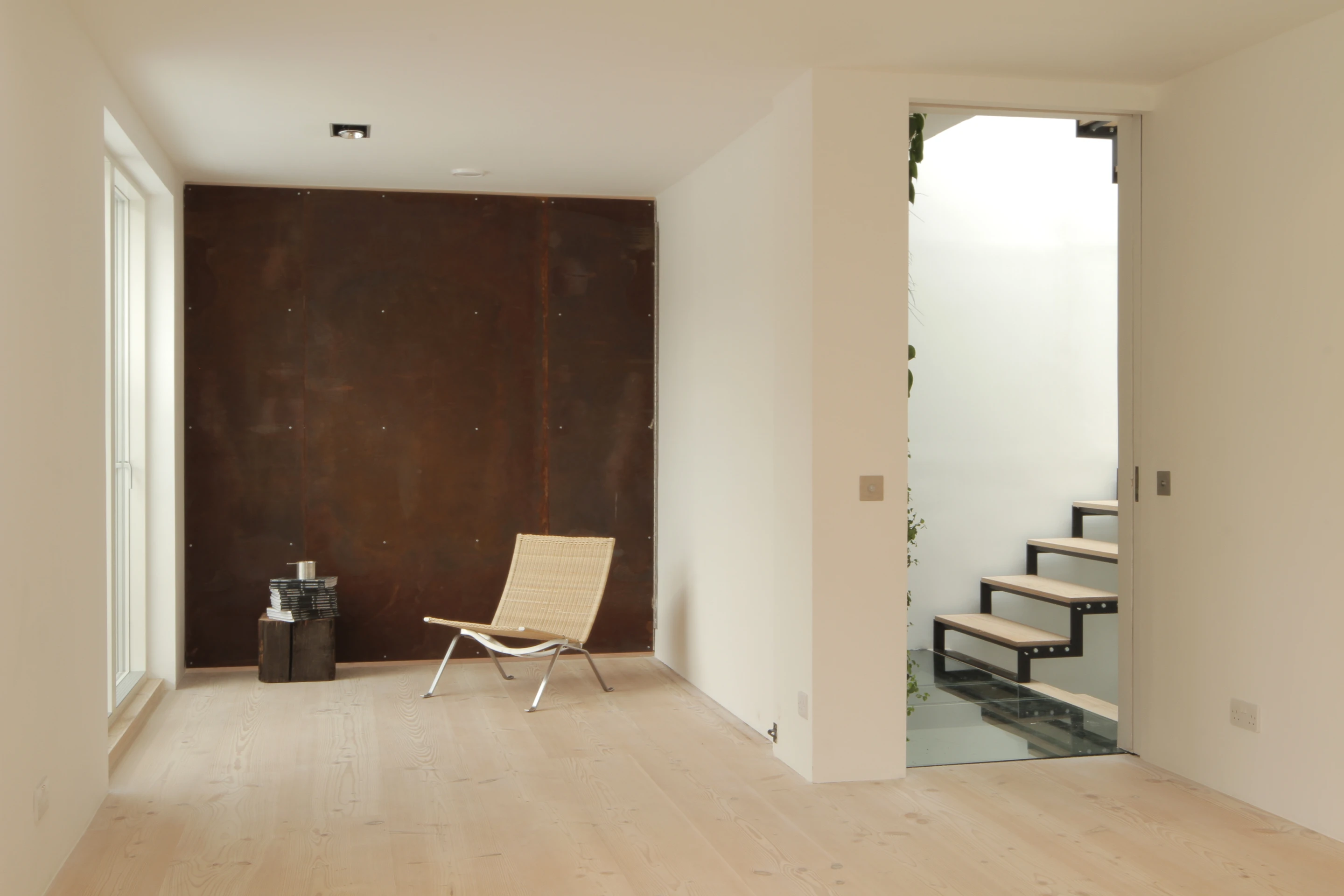The home incorporates the use of sustainable and recyclable materials such as fast-growing bamboo, reused industrial wood and recyclable concrete