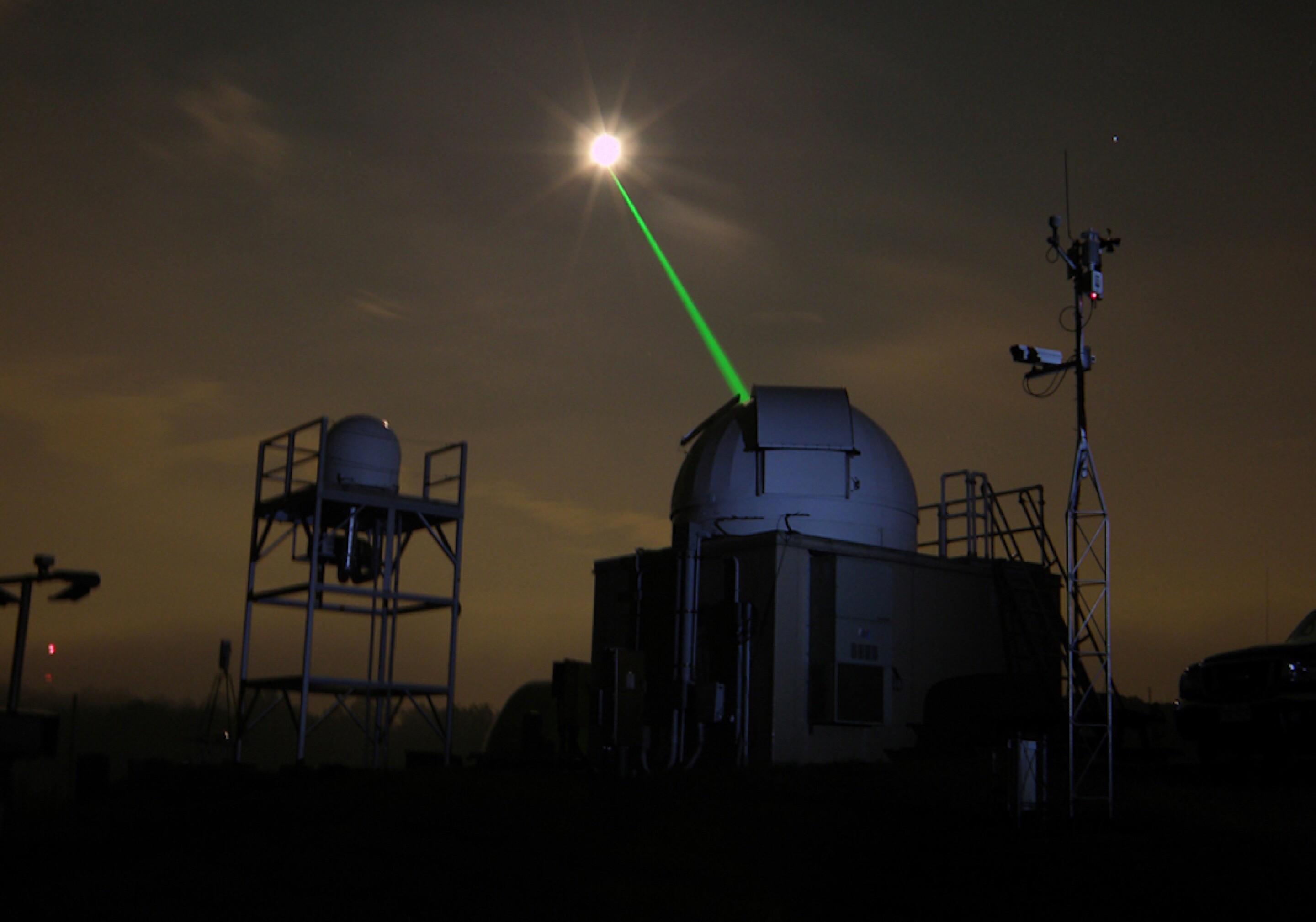 Firing lasers at the Moon to detect earlyuniverse gravitational waves